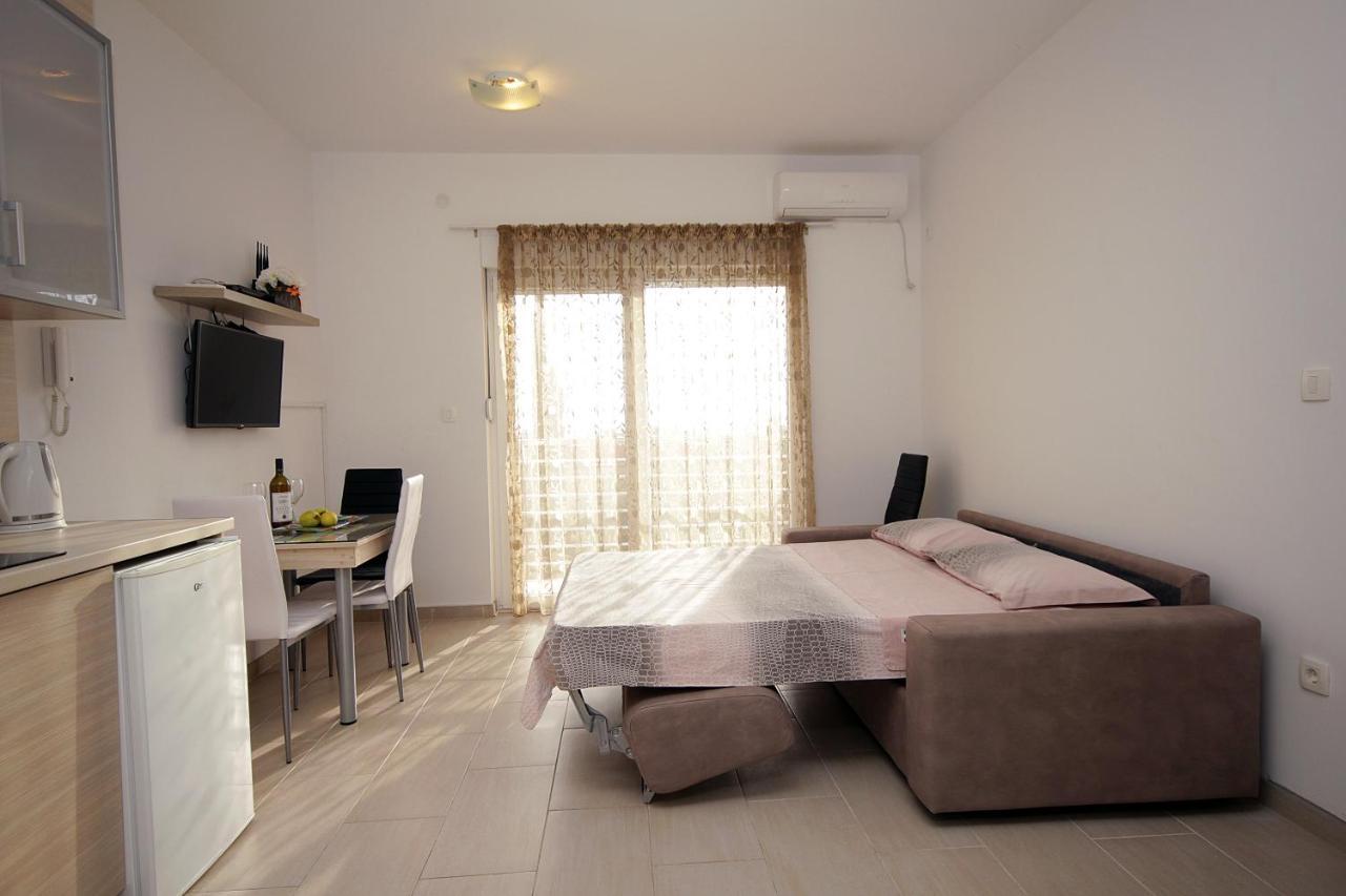 Apartments Residence Dj Petrovac Екстериор снимка