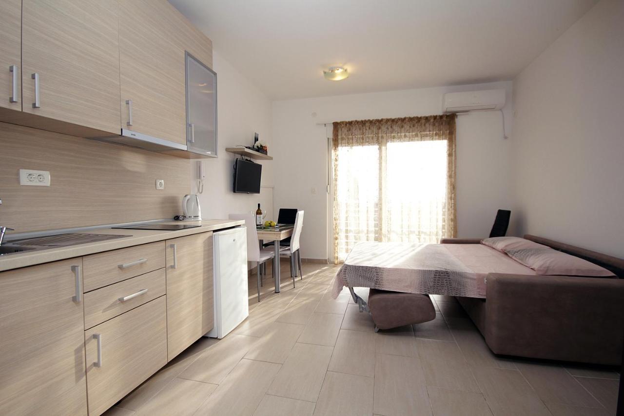 Apartments Residence Dj Petrovac Екстериор снимка