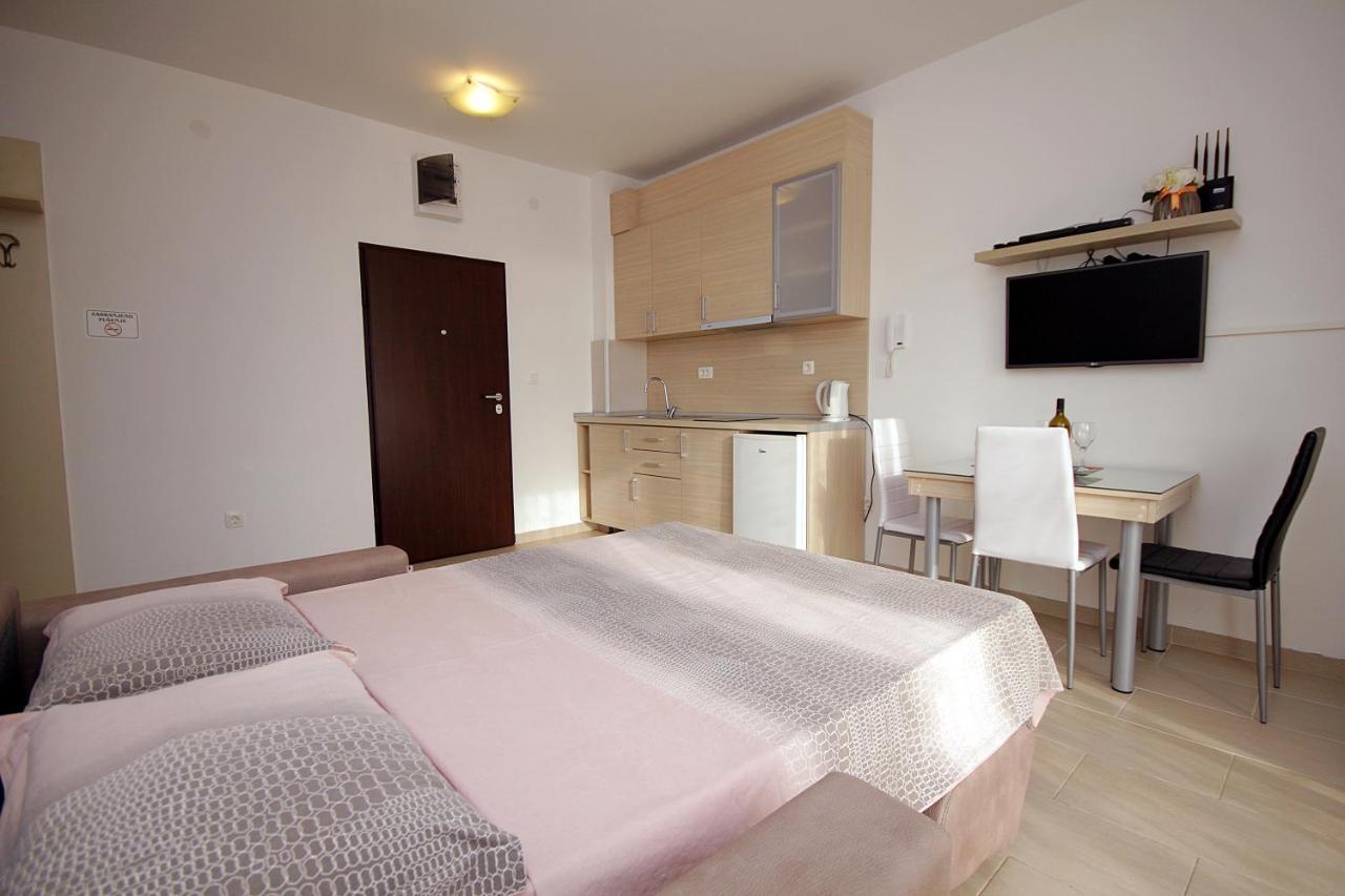 Apartments Residence Dj Petrovac Екстериор снимка