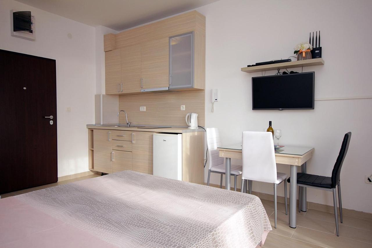 Apartments Residence Dj Petrovac Екстериор снимка