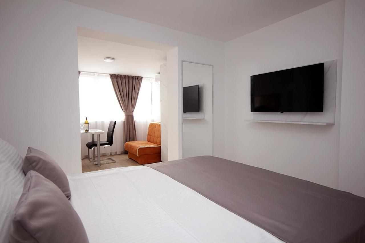 Apartments Residence Dj Petrovac Екстериор снимка
