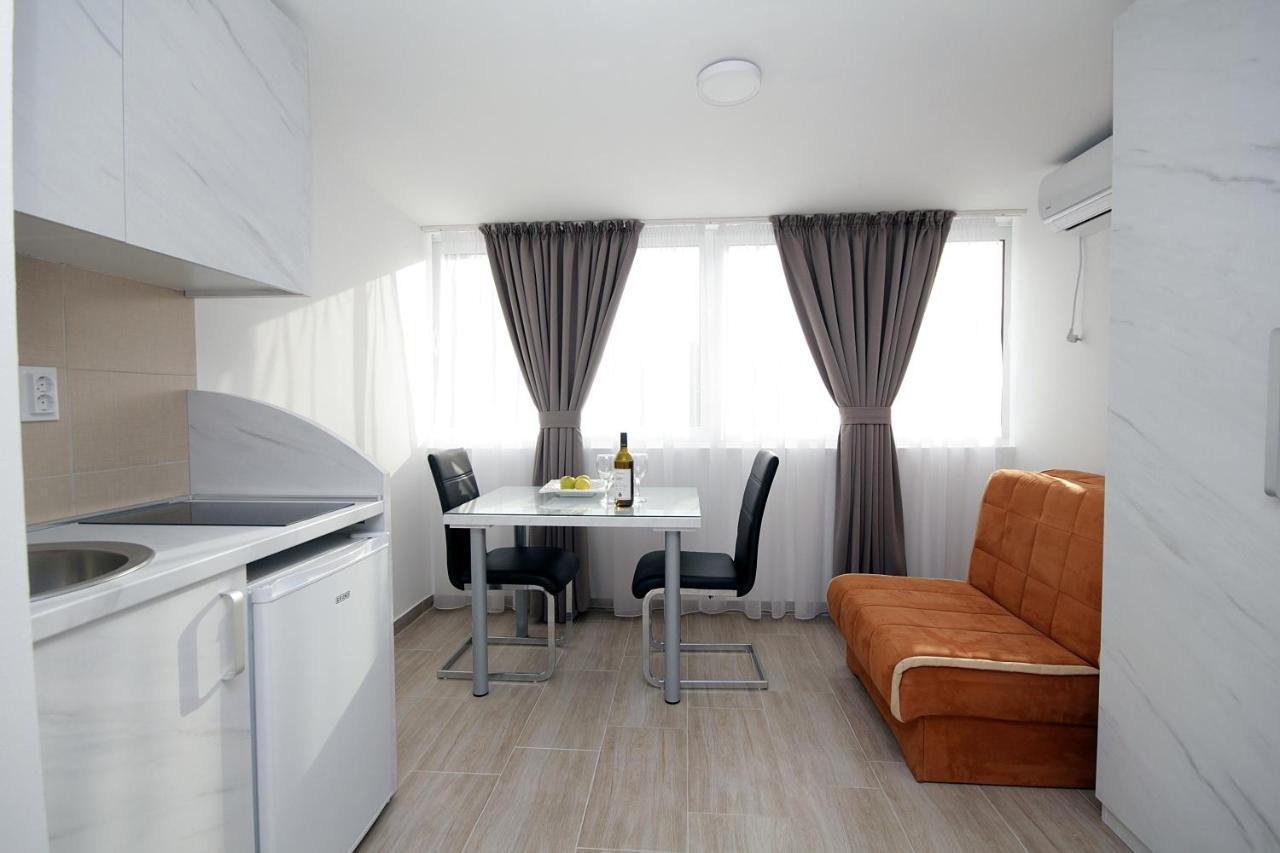 Apartments Residence Dj Petrovac Екстериор снимка