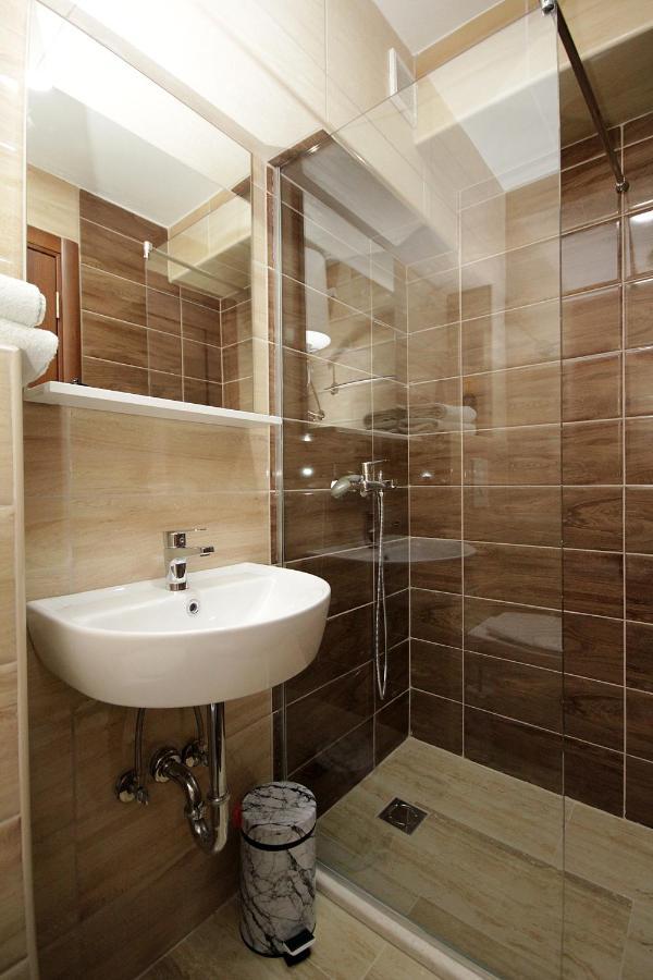Apartments Residence Dj Petrovac Екстериор снимка