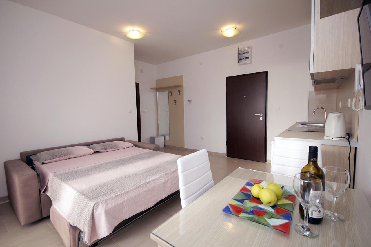 Apartments Residence Dj Petrovac Екстериор снимка