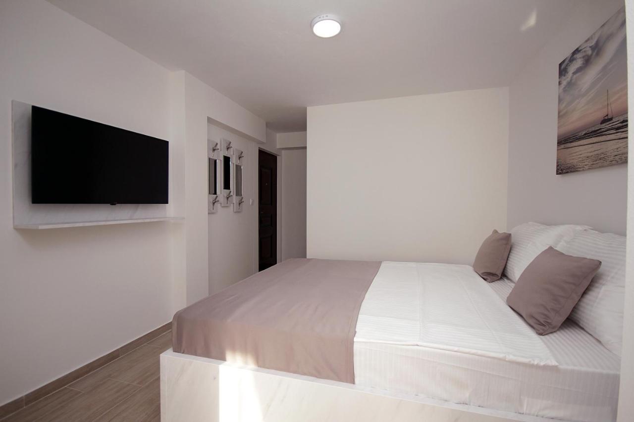 Apartments Residence Dj Petrovac Екстериор снимка