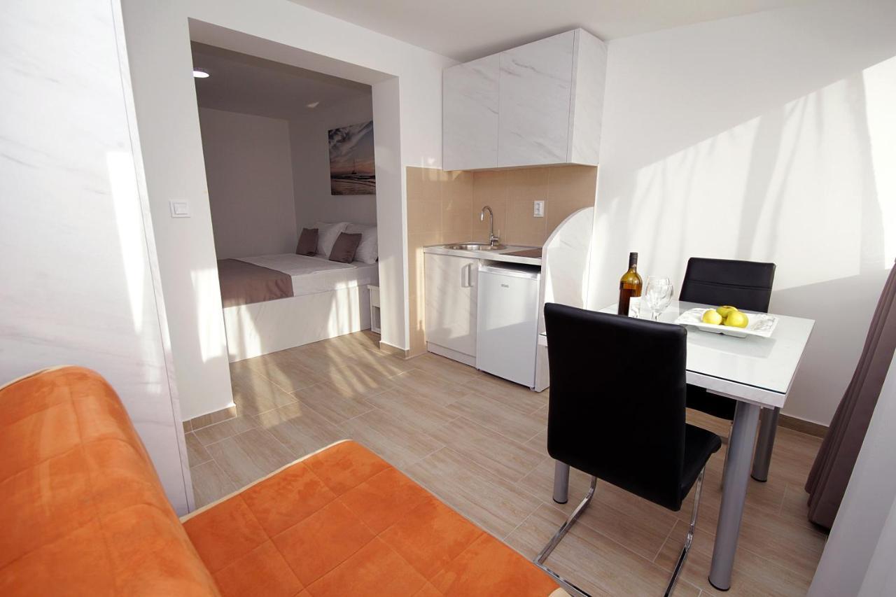 Apartments Residence Dj Petrovac Екстериор снимка