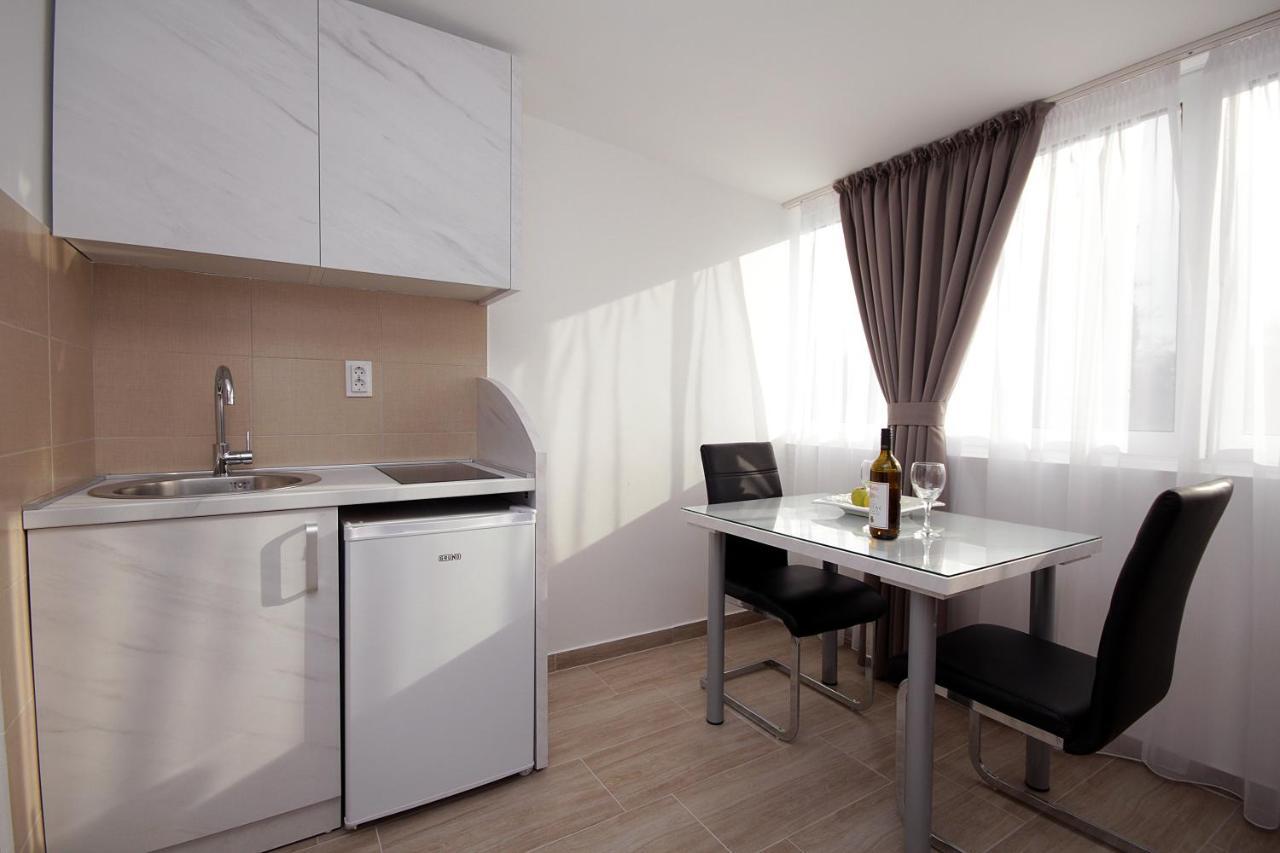 Apartments Residence Dj Petrovac Екстериор снимка
