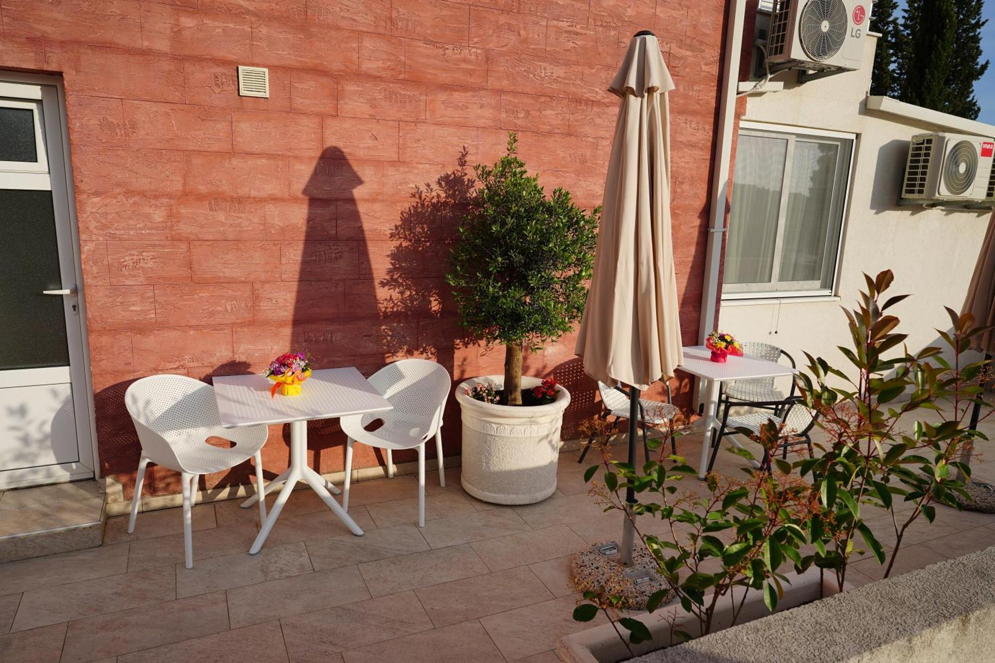 Apartments Residence Dj Petrovac Екстериор снимка