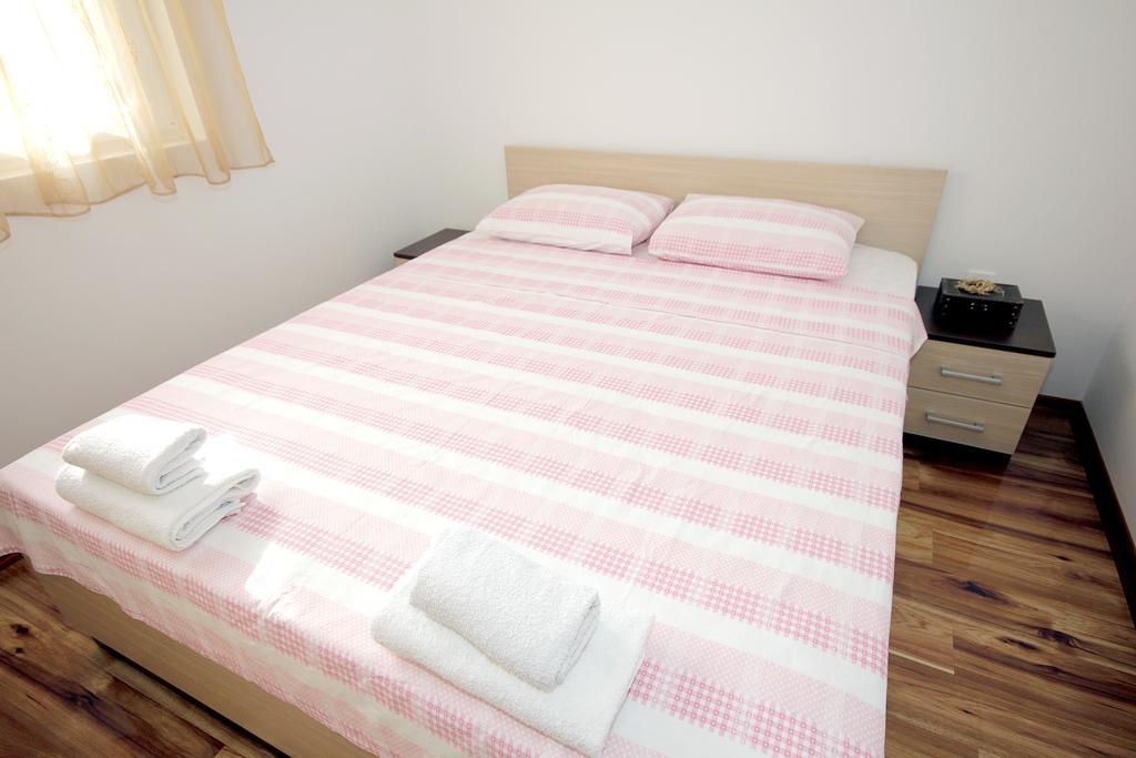 Apartments Residence Dj Petrovac Екстериор снимка