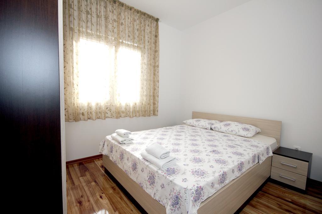 Apartments Residence Dj Petrovac Екстериор снимка